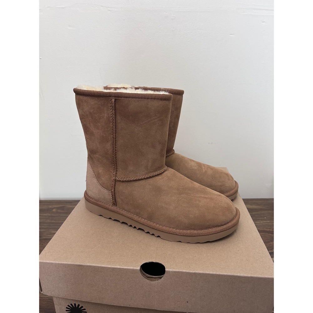 UGG Kids Classic II Chestnut Suede Sheepskin Boots 1017703K Size 5